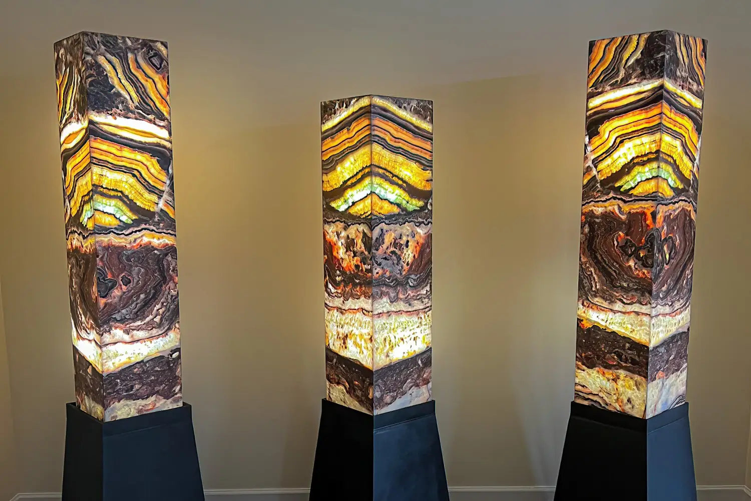 The Timeless Elegance of Onyx Lamps: Natural Stone Lighting