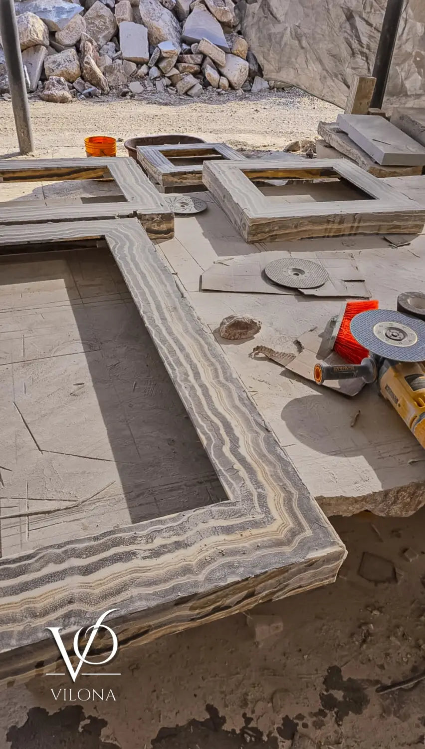 How Are Onyx Lamps Made?